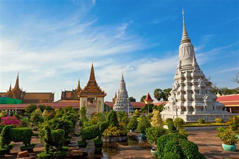 PHNOM PENH definition and meaning .